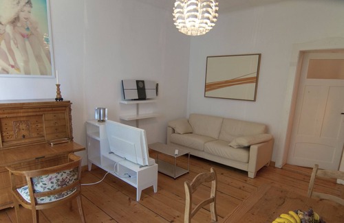 Outer Neustadt Apartment | APARTMENT WITH FRENCH BALCONY