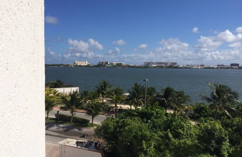 Zona Hotelera Apartment | Apartment with great views of Cancun.