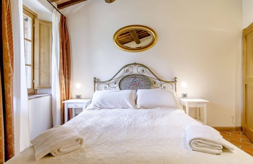 Monteriggioni Other | Apartment with hot tub, WIFI, sauna, A/C, private pool, TV, patio, panoramic view, close to Siena