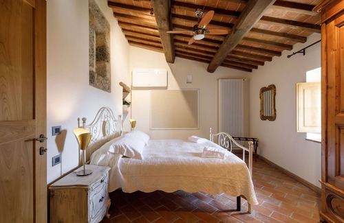 Monteriggioni Other | Apartment with hot tub, WIFI, sauna, A/C, private pool, TV, patio, panoramic view, close to Siena