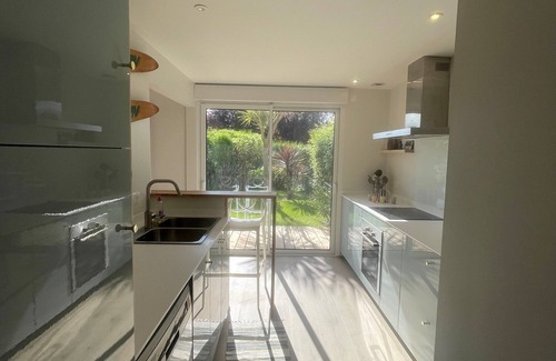 Piriac-sur-Mer Apartment | Apartment with large terrace on ground floor, access to shops and beach 400 meters