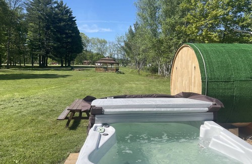 Catskill Apartment | Apartment with lake-view hot tubs and saunas