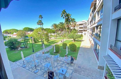 Vilafortuny Apartment | Apartment with large terrace 280m from the beach.12mn drive to Port Aventura