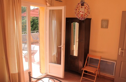 Lorgues Apartment | Apartment with large terrace, calm and nature