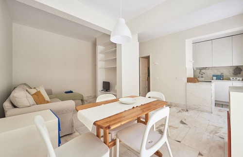 Cacem Apartment | Apartment with patio, 5 minutes to railway station
