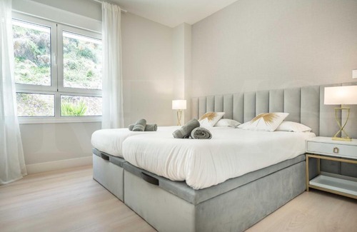 Malaga-Este Apartment | Apartment with parking, gym & terrace by REMS