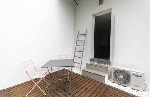 Merces Condo | Apartment with patio, in one of the city's eclectic areas.