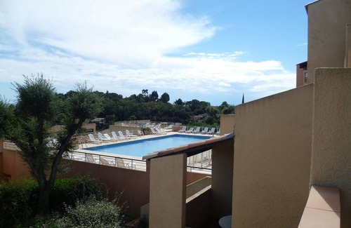 La Croix-Valmer Apartment | Apartment with Pool and Terrace 300m from the Beach