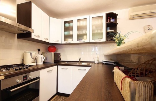 Krnica Apartment | Apartment with pool, air conditioning, WiFi