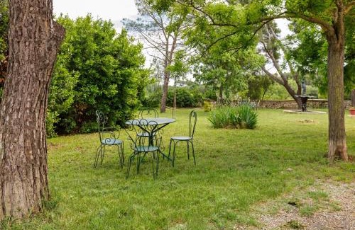 Meze Apartment | Apartment with pool amid vineyards and near the beach