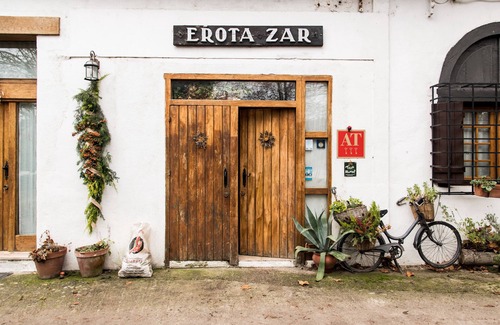 Alsasua Apartment | Apartment with Pool, Barbecue, and Shared Garden in Alsasua