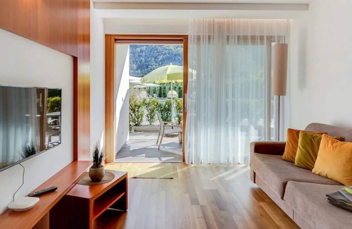 Plaus Apartment | Apartment with pool view