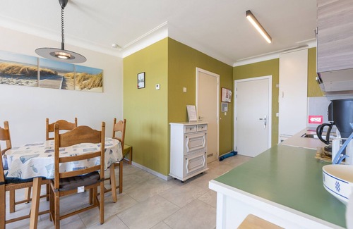 Middelkerke Apartment | Apartment with sea view and shared pool