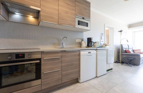 Middelkerke Apartment | Apartment with sea view and shared pool