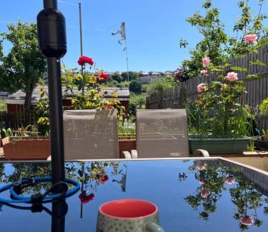 Plymouth Apartment | Apartment with shared garden and basic equipments