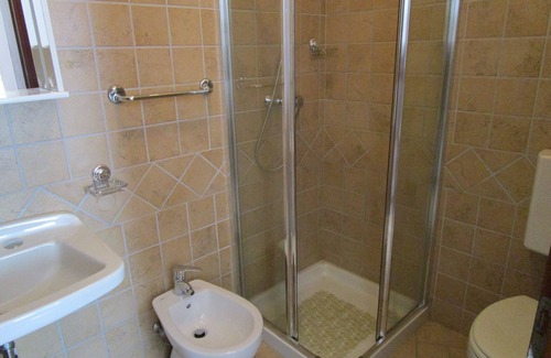 Campagnola Apartment | Apartment with spectacular lake view, large garden, 30m. from the beach