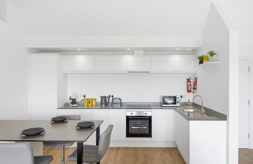 Torquay Apartment | Apartment with Stunning Sea Views, Private Parking