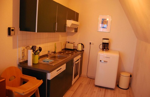 Warnemuende Apartment | Apartment with Terrace - Warnemünde: Apartment in historic center (G)