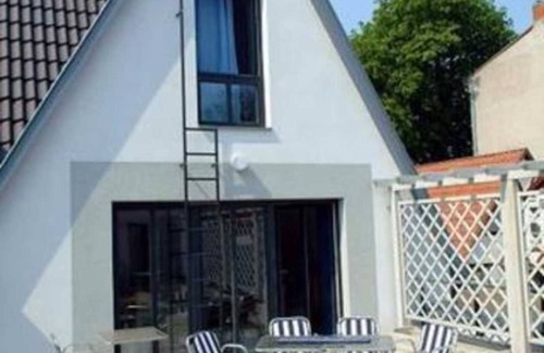 Warnemuende Apartment | Apartment with Terrace - Warnemünde: Apartment in historic center (G)