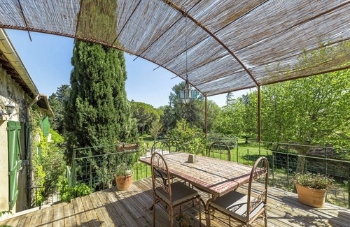 Avignon Apartment | Apartment with terrace overlooking park and swimming pool, in the countryside near Avignon center