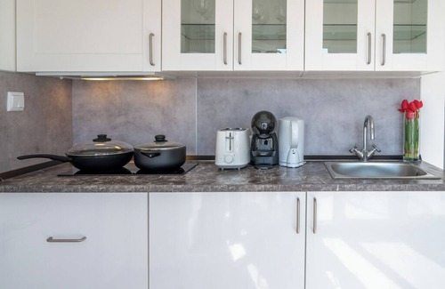 Cascais Cabin | Apartment with terrace in Estoril seaside villa