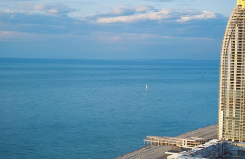New Boulevard Apartment | Apartment with view of the sea and city