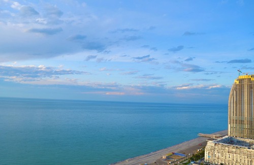 New Boulevard Apartment | Apartment with view of the sea and city