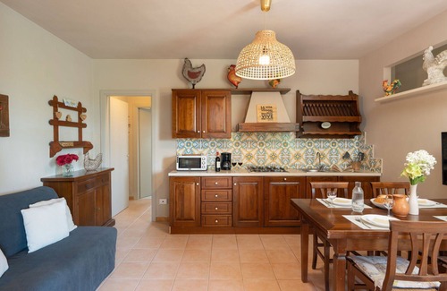 Sughera Apartment | Apartment with WIFI, A/C, pool, TV, veranda, pets allowed, panoramic view, close to San Gimignano