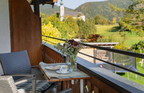 Ruhpolding Apartment | Apartment 'Wohnung Hochfelln' with Mountain View, Shared Garden and Wi-Fi