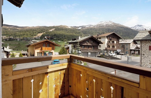 San Rocco Apartment | Apartment "Wood Mountain Planet Suite House" with Mountain View, Wi-Fi & Balcony