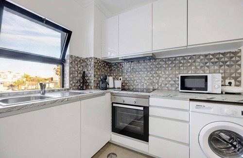 Sagres Apartment | Apartment "Yasmim House" with Shared Pool & Wi-Fi