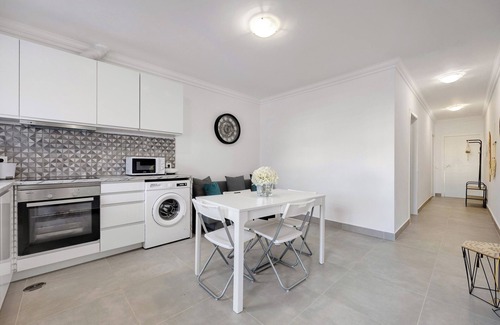 Sagres Apartment | Apartment "Yasmim House" with Shared Pool & Wi-Fi