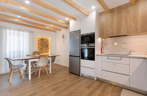 Atalaia House | Apartment 'Zeca Holidays Atalaia Waterfall' with Balcony and Wi-Fi