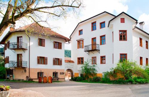 San Lorenzo di Sebato Apartment | Apartments Ansitz Wildberg