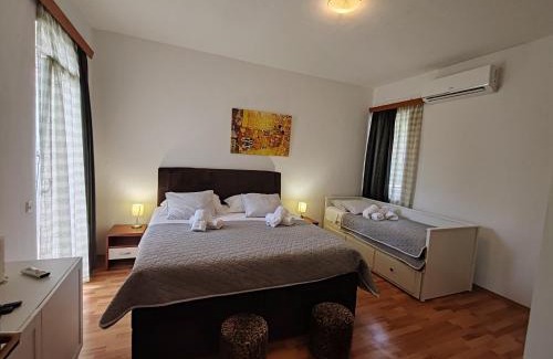 Turanj Hotel | Apartments and pansion M&R