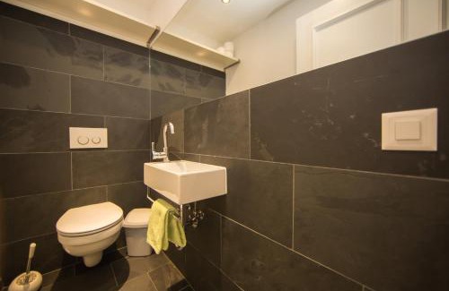 Ravaisch Apartment | Apartments Anemone