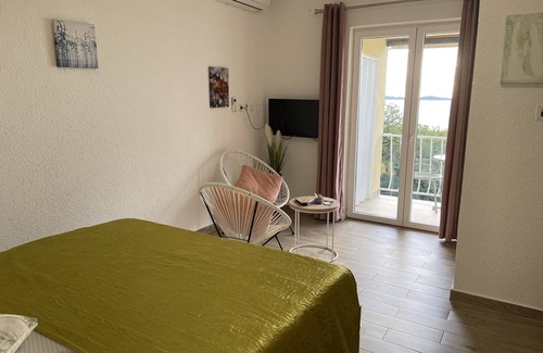 Plat House | Apartments Belenum - Comfort Double Room with Balcony and Sea View (no.1)