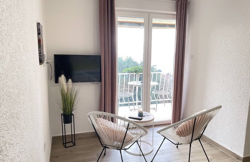 Plat House | Apartments Belenum - Comfort Double Room with Balcony and Sea View (no.1)
