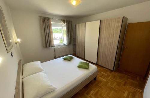 Obrovac Apartment | Apartments Duje Ribnica