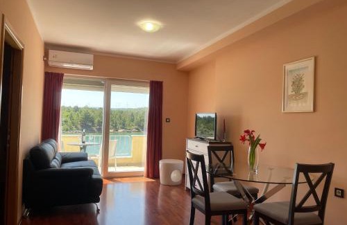 Obrovac Apartment | Apartments Duje Ribnica