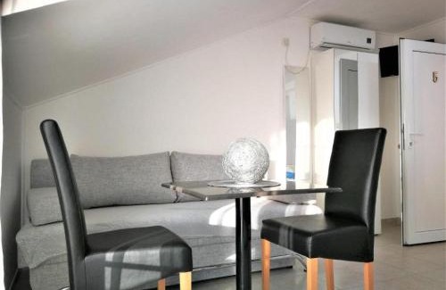 Gornji Karin Apartment | Apartments Milic - Studio Apartment with Sea View 4 - 2