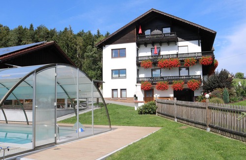 Viechtach Apartment | Apartments Penzkofer Himmelwies south slope with pool