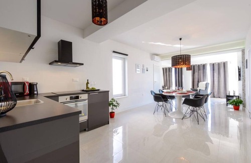 Mlini Apartment | Apartments Villa Capitano - Two Bedroom Apartment with Balcony and Sea View (CRNI)