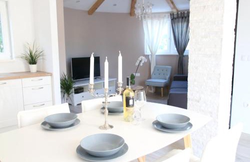 Obrovac Apartment | Apartments & Villa Tisno