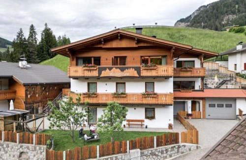 Funes House | Apartments Weissbrunn