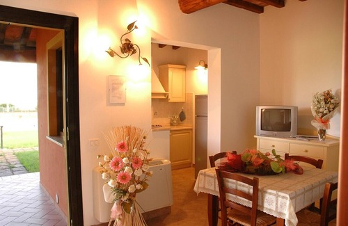 Scarlino Scalo Apartment | Apartments with pool and garden a short distance from the beach.