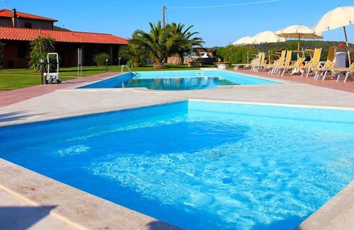 Scarlino Scalo Apartment | Apartments with pool and garden a short distance from the beach.