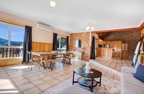 Bright Apartment | Apex Manor, Bright!