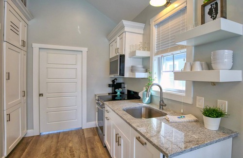 Ottawa House | Aphrodite