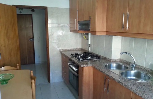 Rio de Mouro Apartment | Apis Yellow Apartment, Lift, Cable TV, Wifi